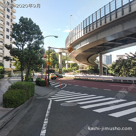 前面道路(外堀通り)