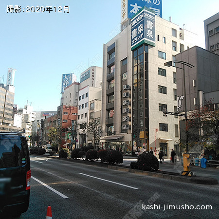 前面道路(靖国通り）