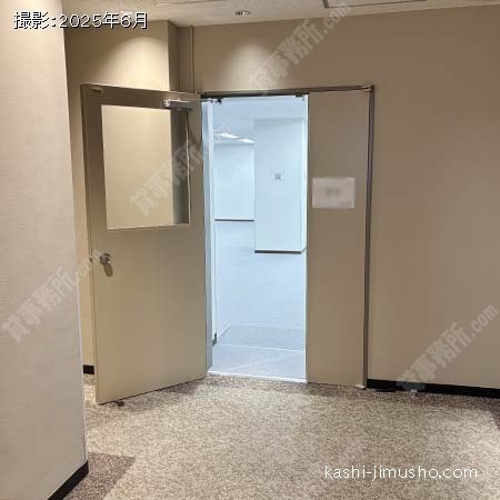 貸室入口