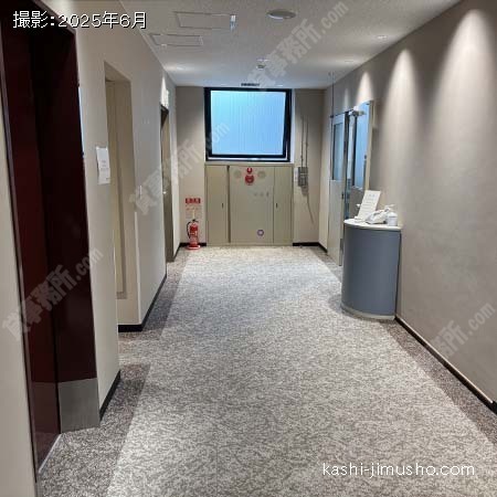 貸室階エレベーターホール