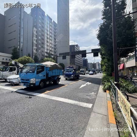 前面道路(桜田通り)