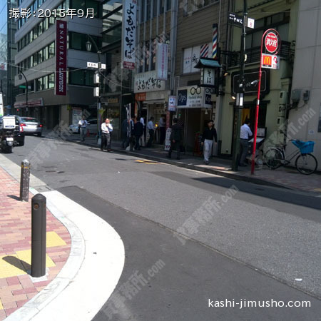 前面道路（八重洲仲通り）