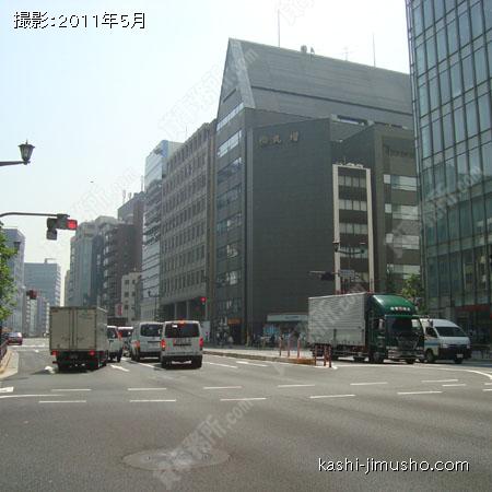 前面道路（新宿通り） 