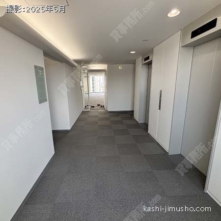 貸室階エレベーターホール