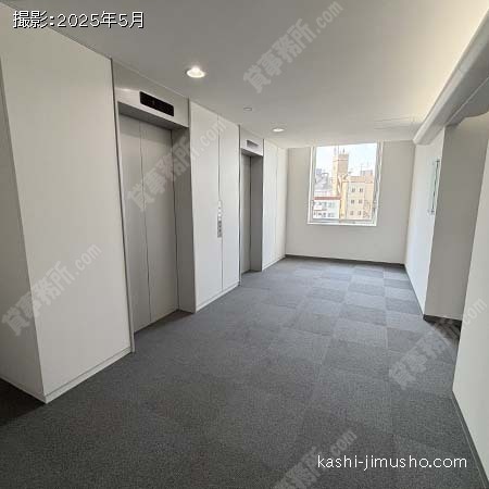 貸室階エレベーターホール