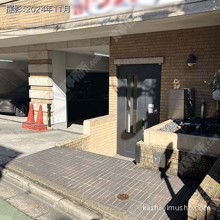 通用口前