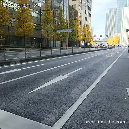 前面道路（鍛冶橋通り）