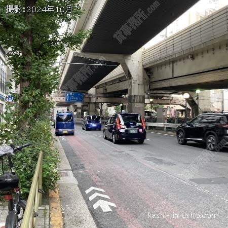 前面道路(玉川通り)