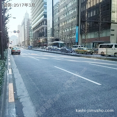 前面道路（鍛冶橋通り）