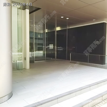 入口前面