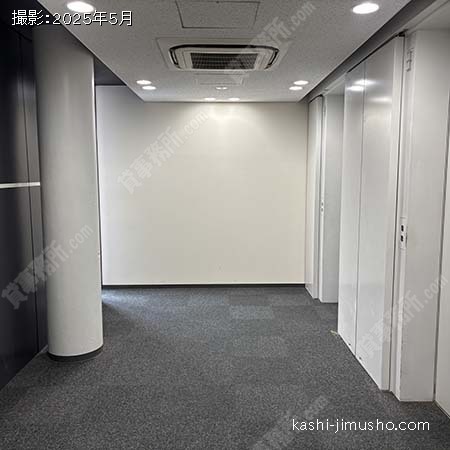 貸室階エレベーターホール