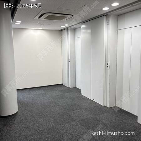 貸室階エレベーターホール