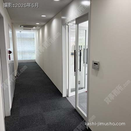 貸室入口(2階130.57坪)