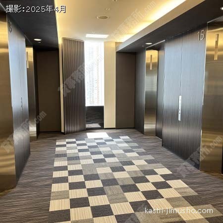 貸室階エレベーターホール