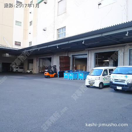 倉庫荷捌きスペース