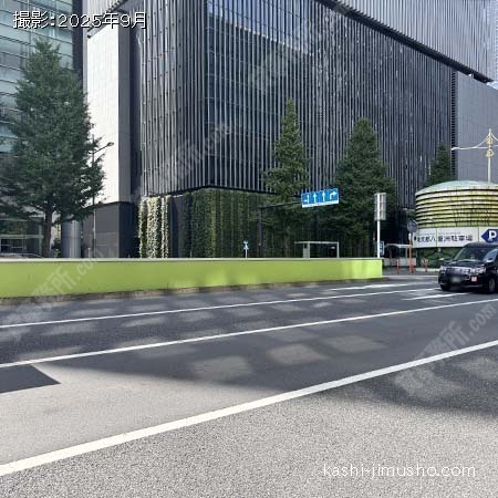 前面道路(八重洲通り)