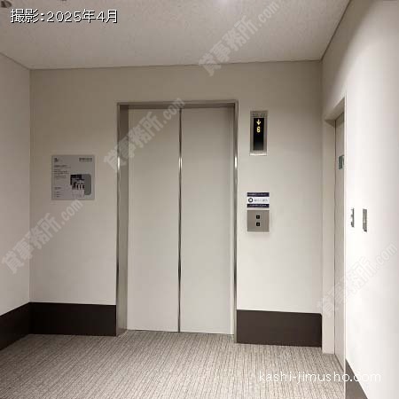 人荷用エレベーター