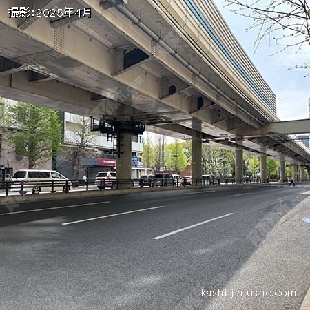 前面道路(青山通り）
