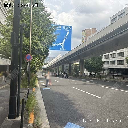 前面道路(青山通り）