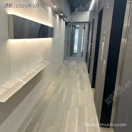 貸室階エレベーターホール