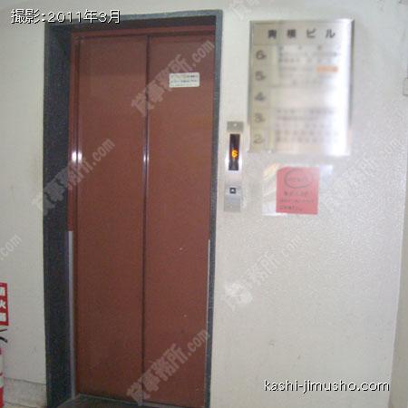 エレベーター前 