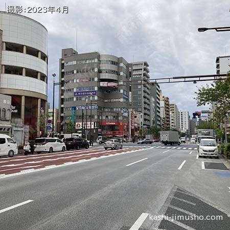 前面道路(永代通り)