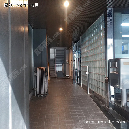 ビル入口 ビル入口