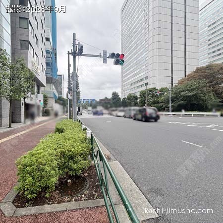 前面道路(外苑東通り) 前面道路(外苑東通り)