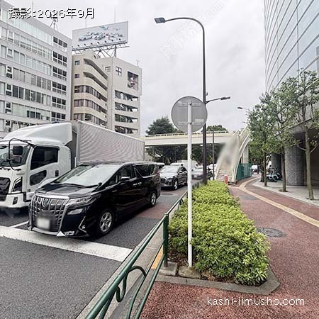 前面道路(外苑東通り) 前面道路(外苑東通り)