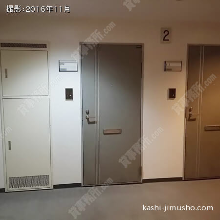 貸室入口(2階209号室参照)
