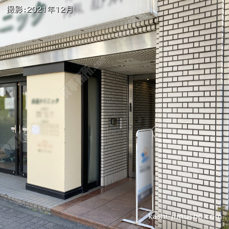 ビル入口前面