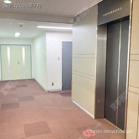 貸室階エレベーターホール