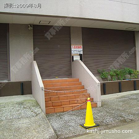  倉庫入口