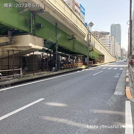 前面道路(春日通り)