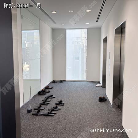 貸室階エレベーターホール