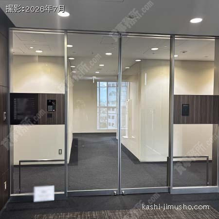 貸室階入口