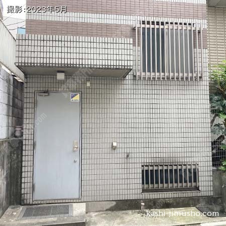 通用口前面