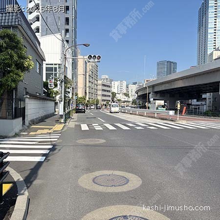 前面道路(明治通り)