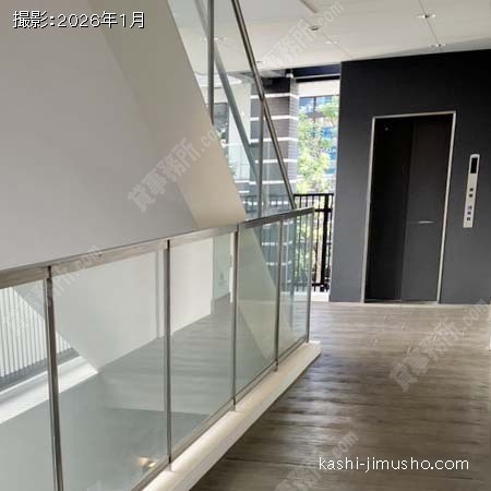 貸室階エレベーターホール