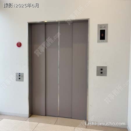 人荷用エレベーター