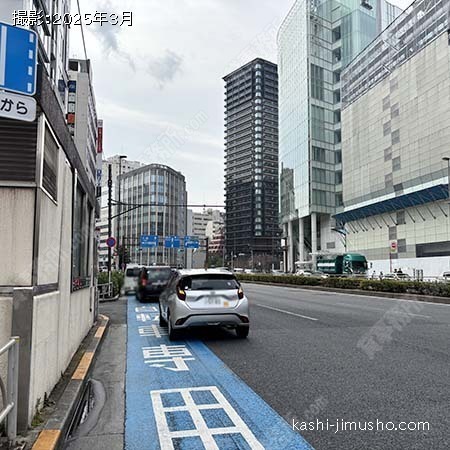 前面道路(桜田通り)
