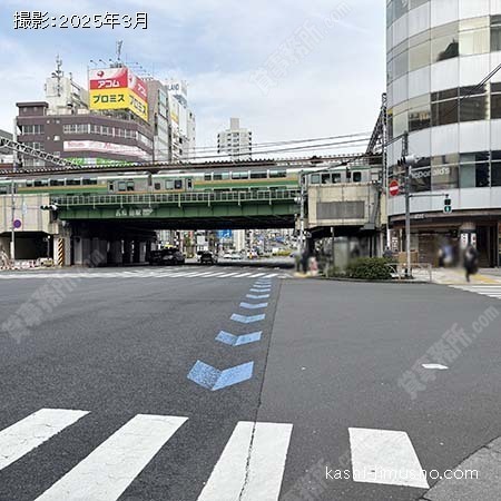 前面道路(桜田通り)