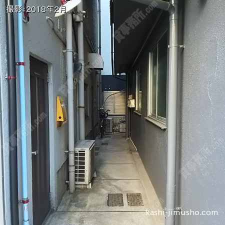 ビル入口アプローチ