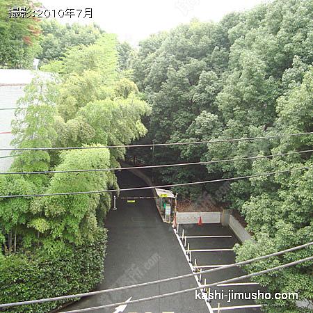 建物裏の眺望 