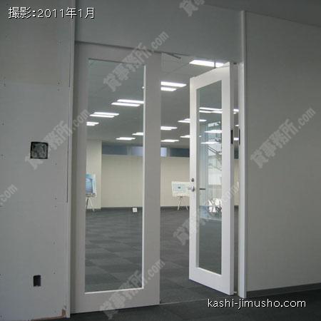 貸室入口 