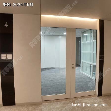 貸室入口(4階東側)