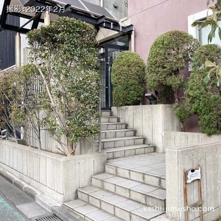 ビル入口前 ビル入口前