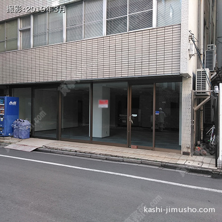 1階テナント前