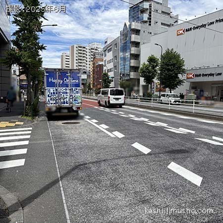 前面道路(新目白通り）