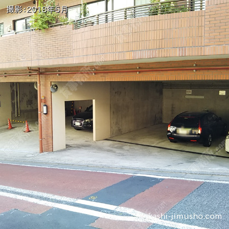 駐車場前面